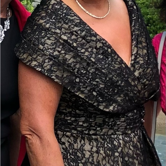 Peplum, lace and taffeta gown - Picture 13 of 15